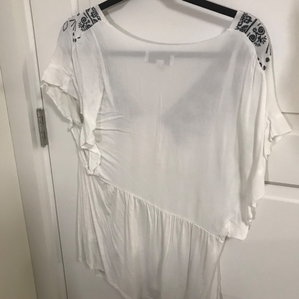 Embroidered Flowy Top - Picture 4 of 5